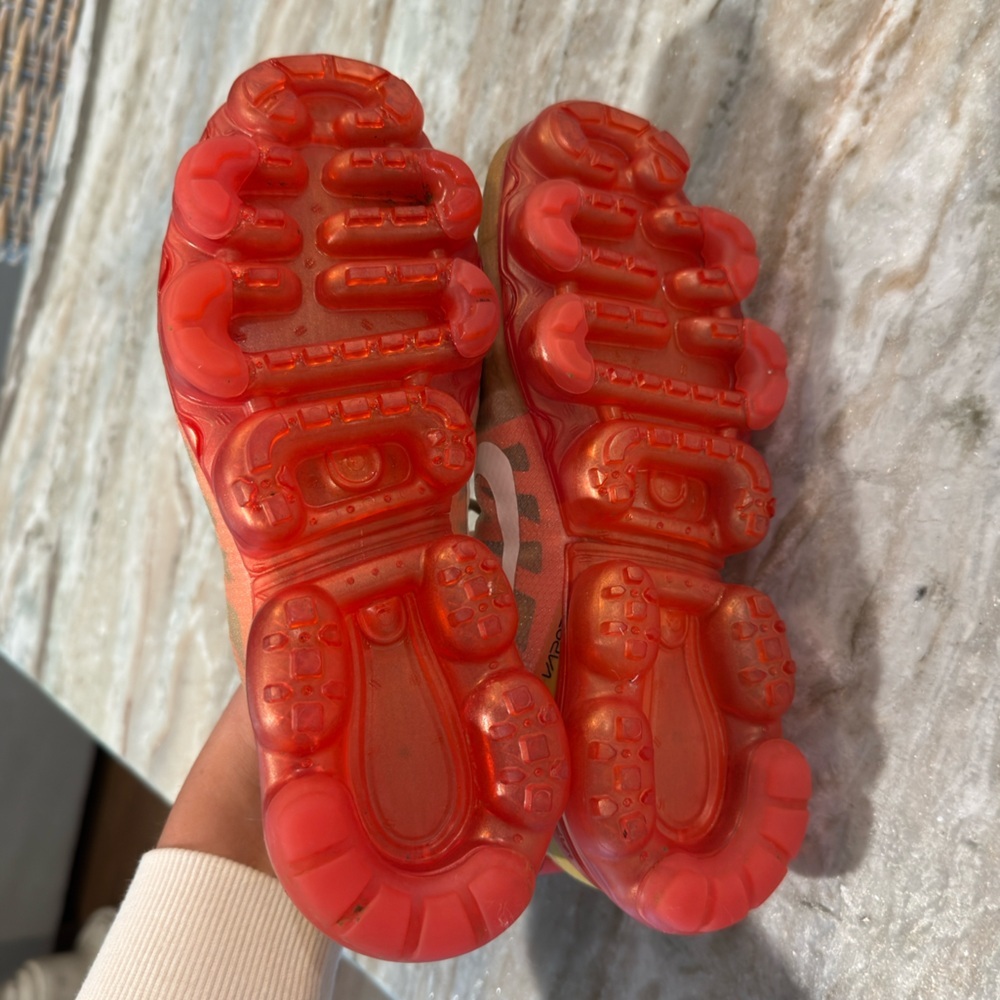 Men’s NIKE AIR VaporMax 2019 running shoes- Red/gold. Size 7.5 - Picture 5 of 10